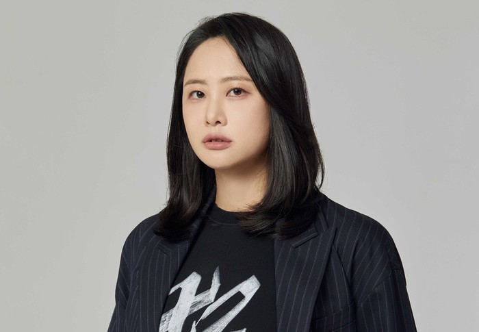 Lee Do Kyong Lee Do Kyong ditunjuk sebagai CEO baru ADOR.