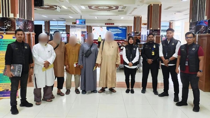 Lima warga Malaysia dideportasi dari Banda Aceh karena terbukti melanggar aturan imigrasi. (dok. Imigrasi Banda Aceh)
