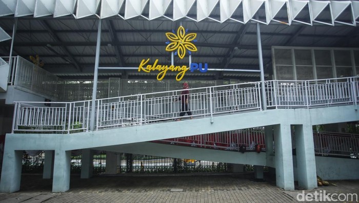 Menengok Kalayang PUPR Kantin Melayang Di atas Trotoar Kantin Layang PUPR berdiri megah di atas jalur pedestrian Raden Patah. Hadirkan 69 tenant kuliner dengan fasilitas ramah pengunjung.
