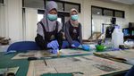 Menjaga Warisan Pers Indonesia Lewat Konservasi Koran Lawas
