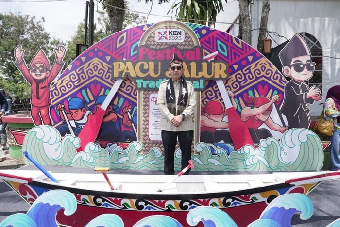 Menteri Kebudayaan Fadli Zon mengapresiasi penyelenggaraan Festival Pacu Jalur 2025 di Tepian Narosa, Riau.