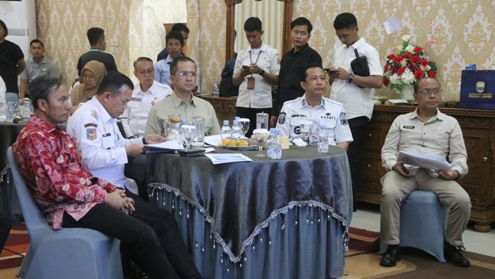 Menteri Transmigrasi saat melakukan kunjungan kerja ke Jambi.