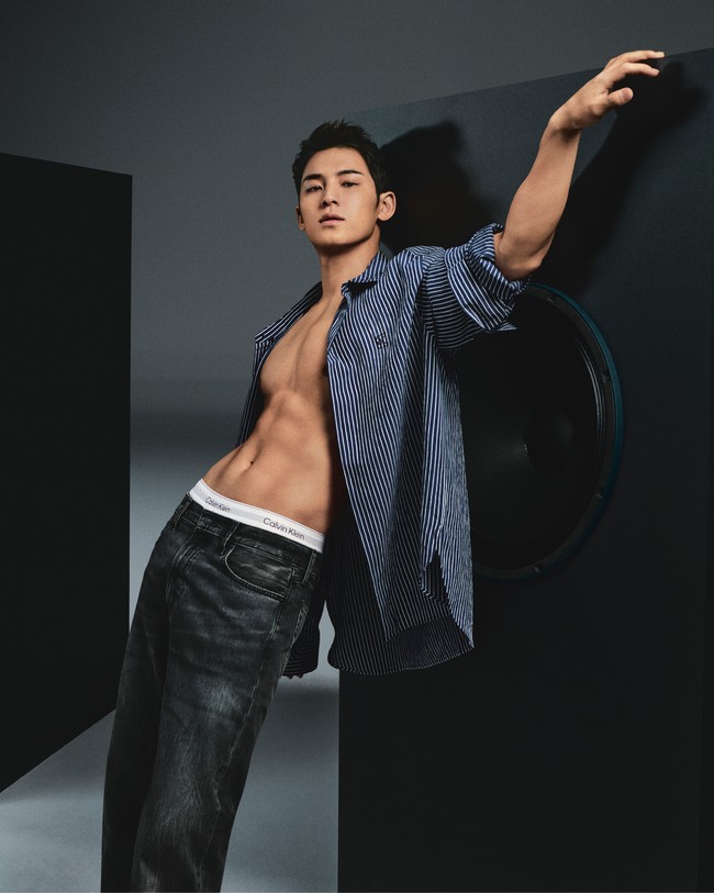 Kedua sahabat Mingyu SEVENTEEN, Jungkook BTS dan Cha Eun Woo, yang tergabung dalam 97 liners squad juga eksis menjadi model Calvin Klein. Foto: dok. Calvin Klein