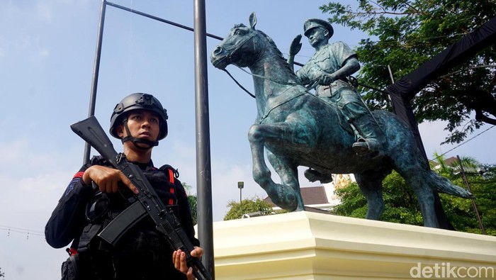 Monumen Juang Polri M Yasin di Surabaya