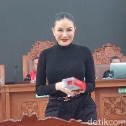 Nikita Mirzani Sebut Permintaan Uang ke Reza Gladys Cuma Candaan
