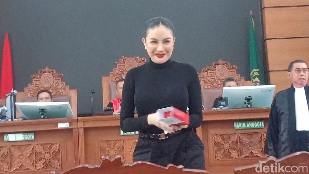 Nikita Mirzani Sebut Permintaan Uang Rp 4 M ke Reza Gladys Hanya Candaan