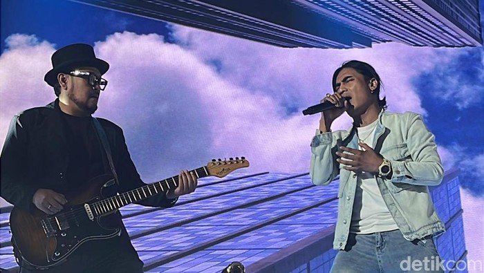 Penampilan Setia Band di acara LPS Financial Festival Medan. (Foto: Finta Rahyuni/detikSumut)
