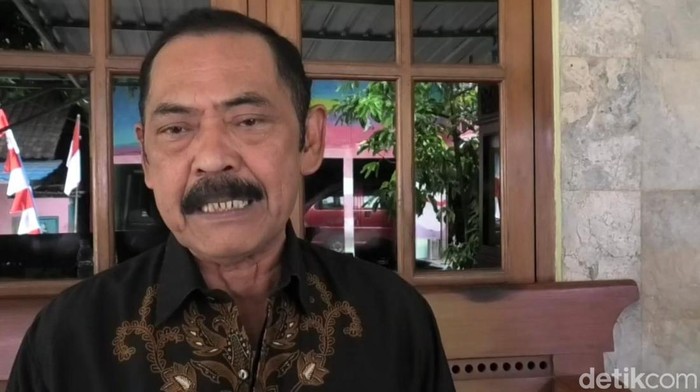 Plt Ketua PDIP Jateng FX Hadi Rudyatmo saat ditemui di kediamannya, Pucangsawit, Solo, Kamis (21/8/2025).
