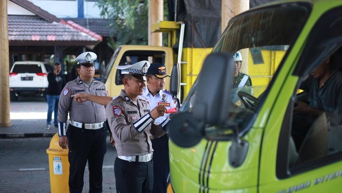 Operasi Sadar Keselamatan dan Ketertiban sasar puluhan truk diTerminal Bunder, Gresik