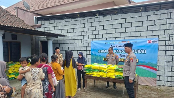 Polres Malang Salurkan 15 Ton Beras Gerakan Pangan Murah