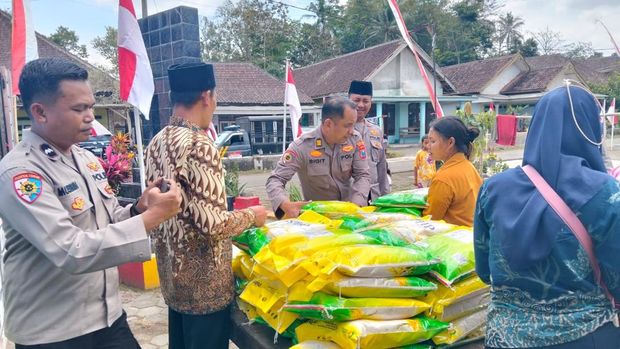 Polres Malang Salurkan 15 Ton Beras Gerakan Pangan Murah