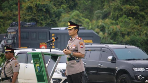 Polres Rohul menggelar upacara memperingati Hari Juang Polri untuk mengenang sejarah peristiwa di Surabaya tahun 1945. Upacara dipimpin Kapolres AKBP Emil Eka Putra, Kamis (21/8/2025).