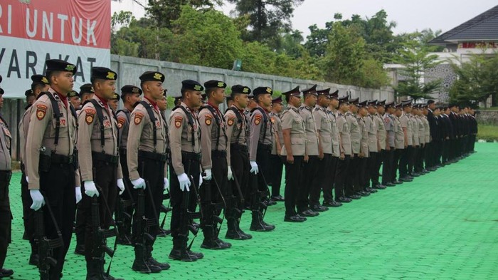 Polres Rohul menggelar upacara memperingati Hari Juang Polri untuk mengenang sejarah peristiwa di Surabaya tahun 1945. Upacara dipimpin Kapolres AKBP Emil Eka Putra, Kamis (21/8/2025).