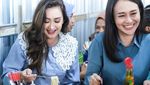 Potret Nafa Urbach Makan Mie Ayam hingga Jajan Cireng