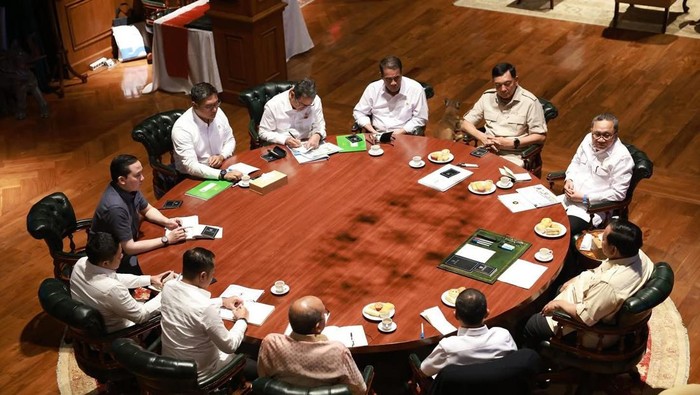 Prabowo menggelar rapat terbatas di Hambalang, Rabu (20/8) malam.