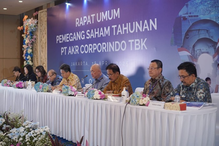 PT AKR Corporindo Tbk (AKRA).