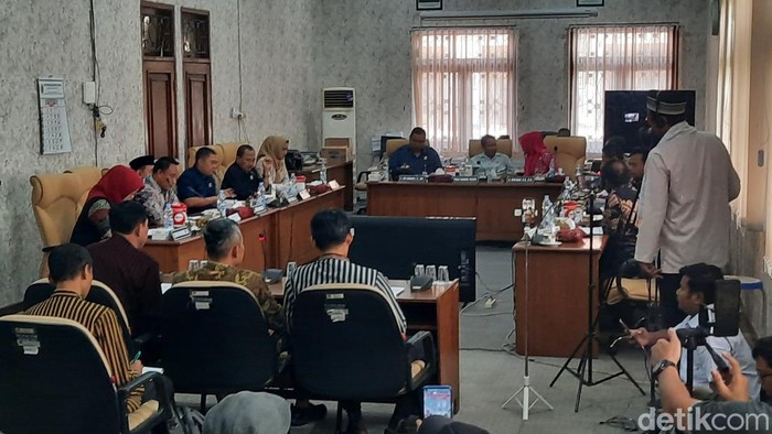 Rapat pansus hak angket DPRD Pati menghadirkan eks Kepala BPKAD Pati, Kamis (21/8/2025).