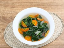 Resep Sayur Bayam Bening Campur Wortel yang Sederhana dan Bernutrisi