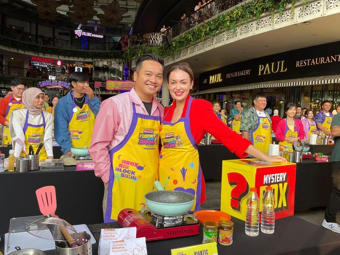 Artis Rianty Cartwright ikut lomba masak dengan juri Chef Juna dan Marinka. Kompetisi ini mengusung tema Unbox Rasa, Unlock Suasana di Jakarta.