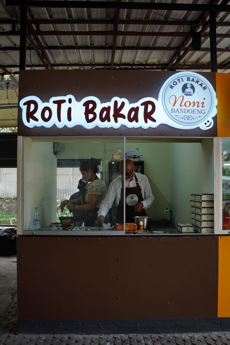 roti bakar bandung: Noni Lekker
