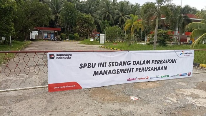 SPBU Wajok ditutup dengan alasan sedang ada perbaikan management perusahaan. Foto: Ocsya Ade CP/detikKalimantan