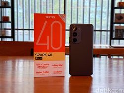 Unboxing Tecno Spark 40 Pro+, HP Tipis Harga Rp 2 Jutaan
