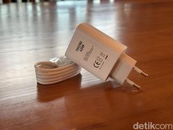 Unboxing Tecno Spark 40 Pro+, HP Tipis Harga Rp 2 Jutaan