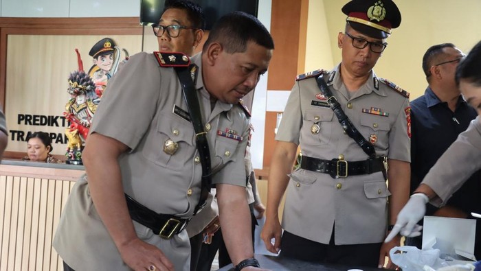 Puluhan personel Polres Tabanan dites narkoba di Mapolres Tabanan, Kamis (21/8/2025). /Istimewa