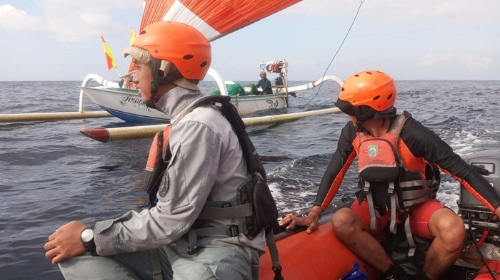 Tim SAR gabungan saat melakukan pencarian nelayan yang hilang di perairan Gili Selang, Desa Seraya Timur, Karangasem, Kamis (21/8/2025). (dok. Basarnas Karangasem)