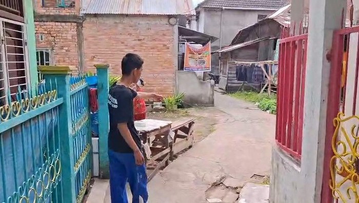 TKP penganiayaan Junaidi (42) yang mengakibatkan korban tewas di Palembang
