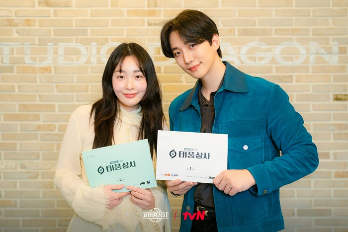 Sesi pembacaan naskah perdana drama Korea Typhoon Family.