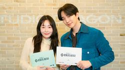 Lee Junho dan Cast Drakor Typhoon Family di Sesi Reading Lee Junho dan Cast Drakor Typhoon Family di Sesi Reading
