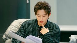 Lee Junho dan Cast Drakor Typhoon Family di Sesi Reading Lee Junho dan Cast Drakor Typhoon Family di Sesi Reading