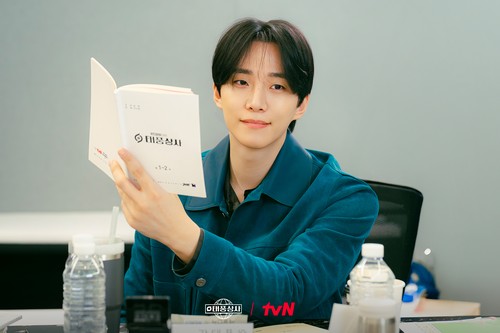 Sesi pembacaan naskah perdana drama Korea Typhoon Family.