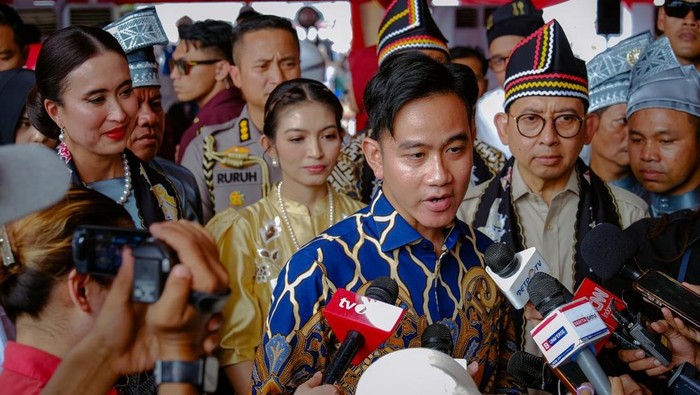 Wakil Presiden Gibran Rakabuming Raka menginginkan budaya tarian “Aura Farming” dari tradisi tahunan Pacu Jalur yang populer terutama di media sosial terus dirawat, apalagi setelah tren tersebut mendunia.