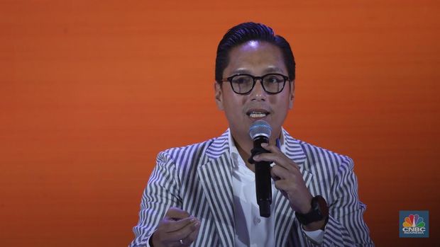 Wali Kota Medan, Rico Tri Putra Bayu Waas menyampaikan pemaparan saat sesi panel diskusi dalam acara LPS FInancial Festival 2025 di Regale International Convention Center, Medan, Sumatera Utara, Kamis (21/8/2025). (CNBC Indonesia/Tri Susilo)