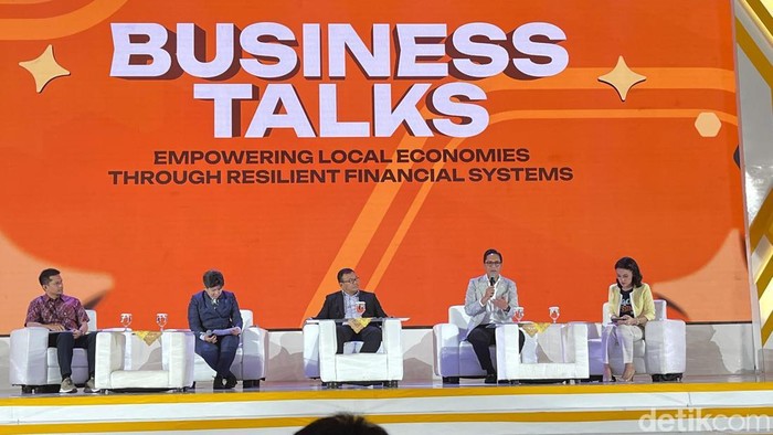 Wali Kota Medan Rico Waas saat sesi dialog di LPS Financial Festival Medan hari kedua. (Nizar Aldi/detikSumut)