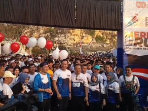 AHY dan Ibas Lari Bareng Warga Ponorogo di Merdeka Run 2025