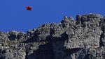 Aksi Wingsuit Afrika Selatan Pukau Dunia Ekstrem