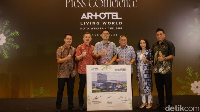 Sebuah ikon baru hadir di kawasan timur Jakarta. Artotel Living World Cibubur, hotel butik yang mengusung konsep seni dan gaya hidup, resmi dibuka pada Kamis (21/8/2025). Kehadiran hotel ini merupakan hasil kolaborasi strategis antara Kawan Lama Group, Sinar Mas Land, dan Artotel Group.