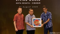Peresmian ditandai dengan penandatanganan memorabilia dan konferensi pers, pada hari Kamis (21/8/2025), dihadiri jajaran pimpinan ketiga perusahaan, di antaranya Director of Mall Operation Kawan Lama Group Theresia Setiadjaja, CEO Retail and Hospitality Sinar Mas Land Fariyanto N Sonda, serta COO Artotel Group Eduard Rudolf Pangkerego.