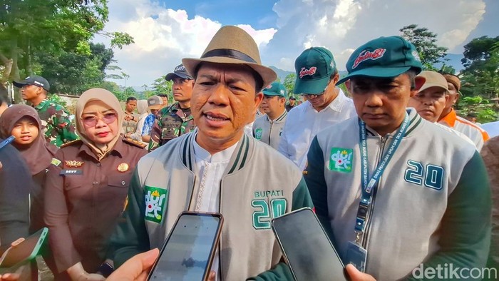 Bupati Bandung Dadang Supriatna