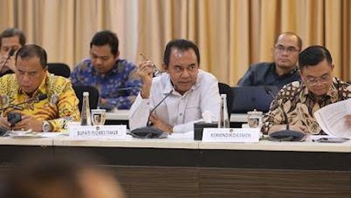 Bupati Flores Timur, Anton Doni Dihen bertemu Menteri PMK membahas sejumlah persoalan yang dialami pengungsi erupsi Gunung Lewotobi Laki-laki, Kamis (21/8/2025). (Pemda Flores Timur)