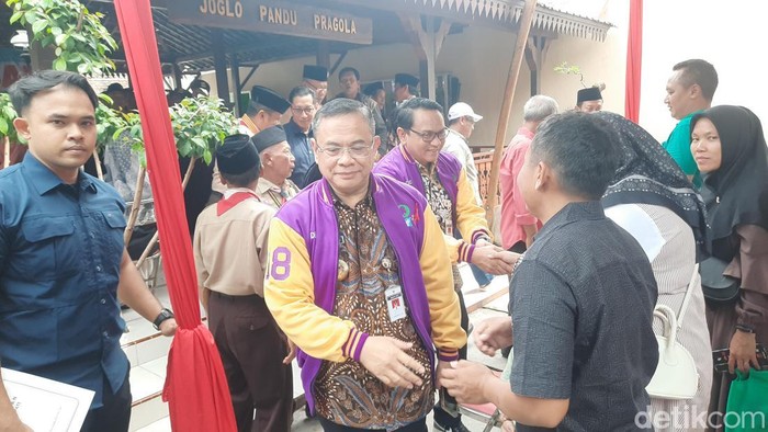 Bupati Pati Sudewo kembali tampil ke publik. Dia menghadiri pelepasan peserta Raimun Daerah XIII Kontingen Kwartir Cabang Pati, Jumat (22/8/2025).
