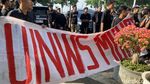 Demo Mahasiswa UIN Semarang Tolak UKT Naik-Wajib Bayar Mahad Rp 4 Juta