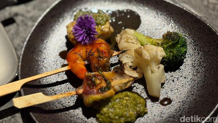 Berada di Atas Ketinggian, Restoran Ini Punya Menu Beef Yakitori Skewers