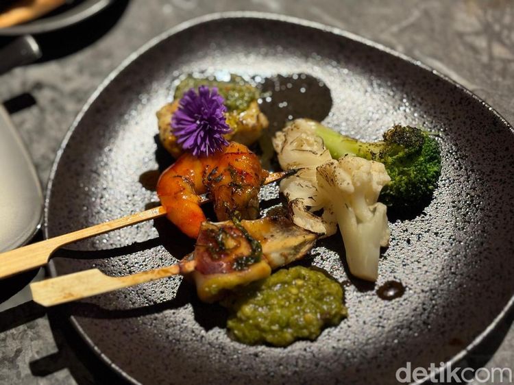 Berada di Atas Ketinggian, Restoran Ini Punya Menu Beef Yakitori Skewers