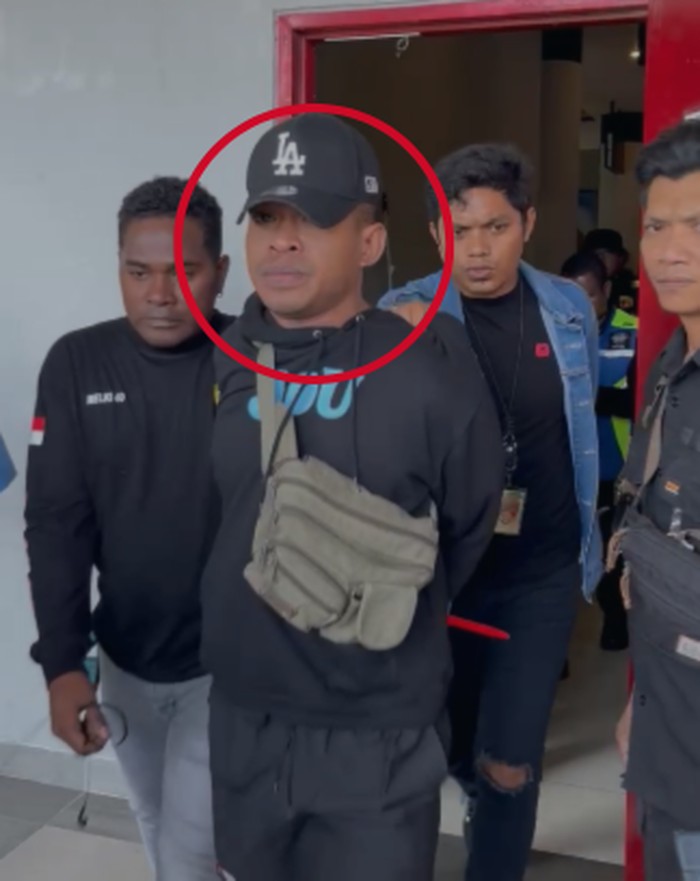 EW alias Eras (28), pelaku penculikan kepala cabang (kacab) bank di Jakarta, Mohamad Ilham Pradipta (37). (Dok. Humas Polres Manggarai Barat)