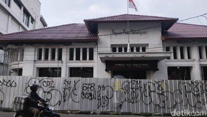 Gedung YPK Naripan