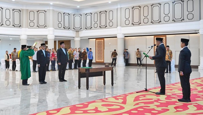 Gubsu Bobby Nasution melantik 2 pejabat eselon II (Foto: Diskominfo Sumut)